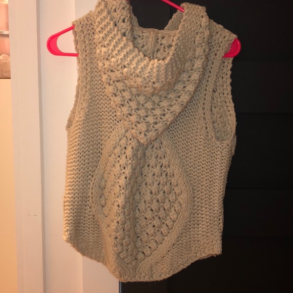 Hooded Vest - Picture 3 of 3